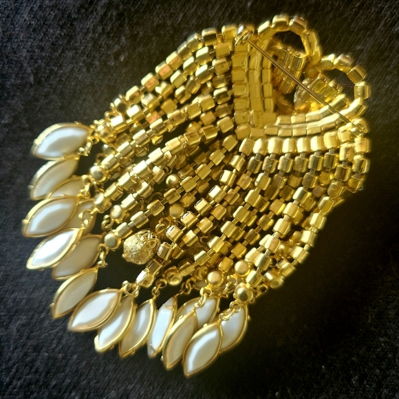 Striking Vintage White and Gold Statement Pin - Special - Unusual   - Picture 4 of 4